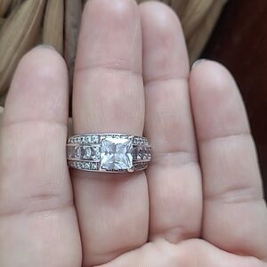 Elegant Silver 925  Jeulia Women's Ring with Clear Stones